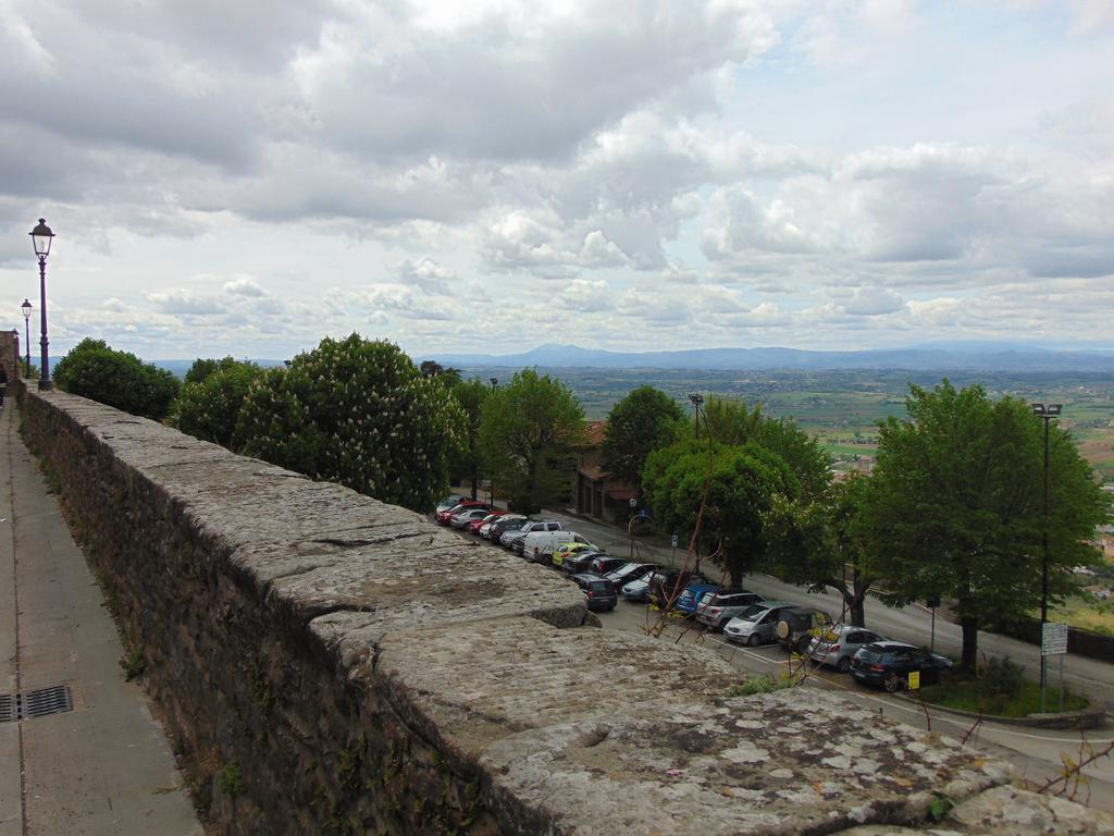 Domus Ghibellinae- Fonte Di San Benedetto Cortona Quarto foto